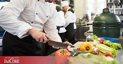 La professione dell'aiuto cuoco.