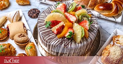 Dolci con frutta di stagione.